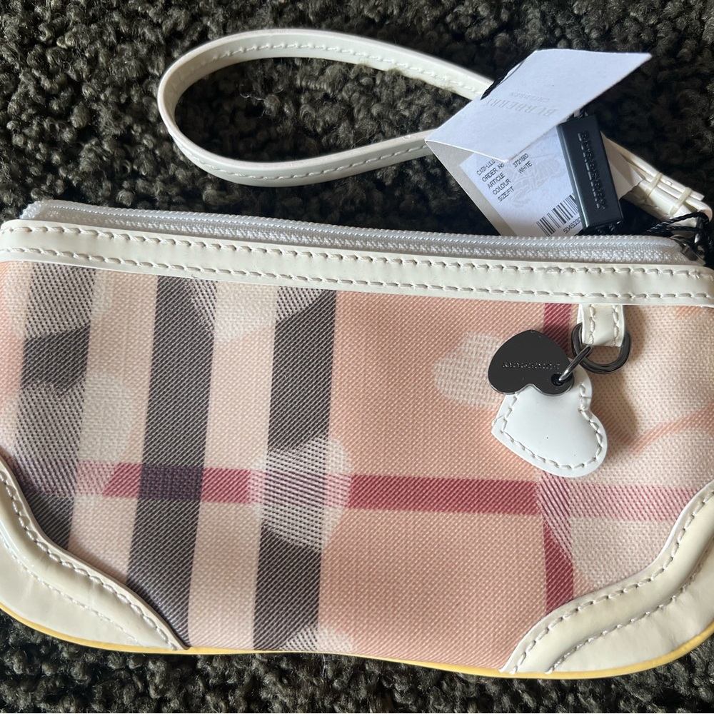 Burberry Heart Charm Wristlet in Cream heart pattern - Picture 8 of 9